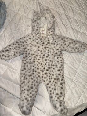 Snow Leopard Print Plush Hooded Footed One-Piece for Kids - Gray